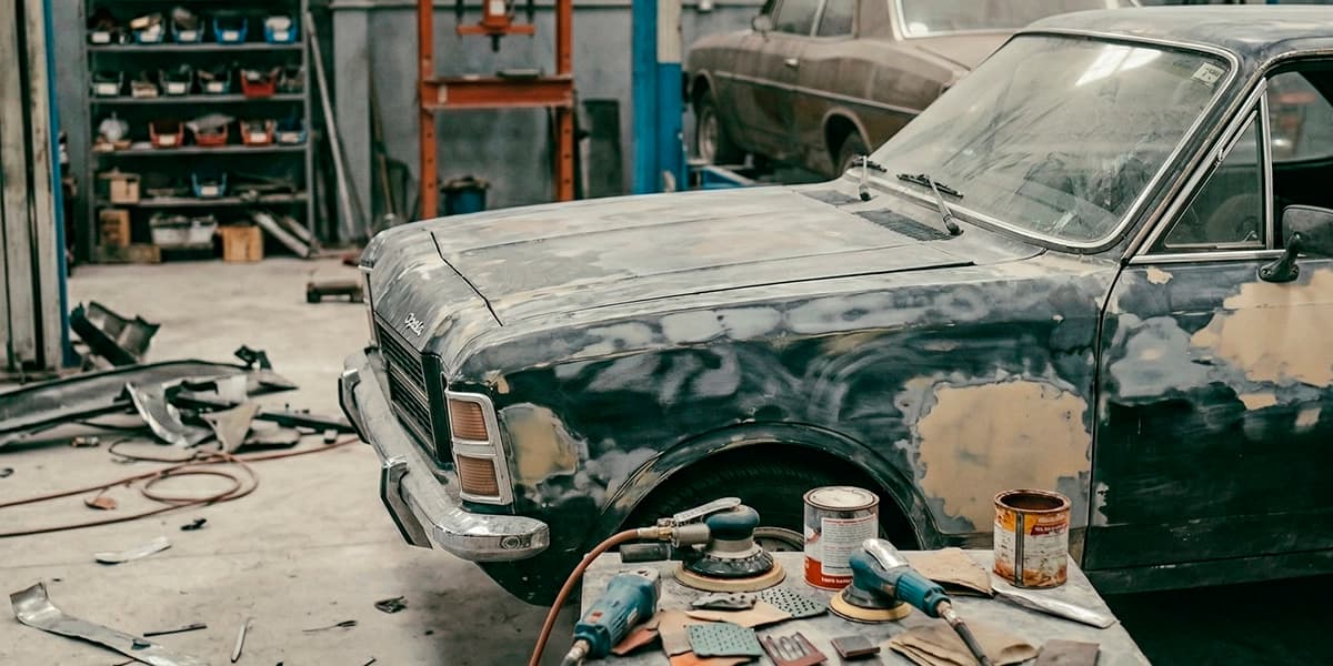 Reforma frontal em veículo clássico — exemplo de funilaria e preparação de lataria na AutoCar Vassoler em Marialva.