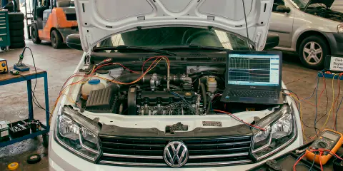 Diagnóstico de elétrica automotiva em veículo na AutoCar Vassoler — oficina em Marialva, PR.